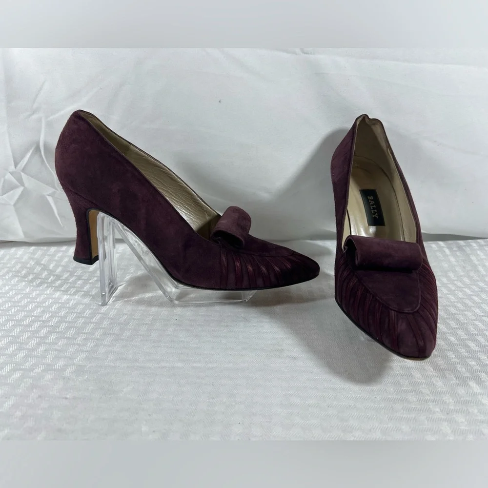 7003: Bally Juliette Plum Suede Pleated Pumps US 8.5 M